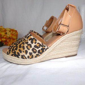 NWOT Fabric Wedge Espadrille Sandals Neutral Leopard Women's Size 8
